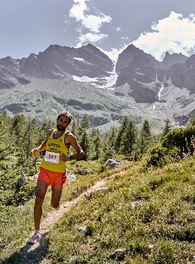 Trail runner sui sentieri alpini di Ceresole